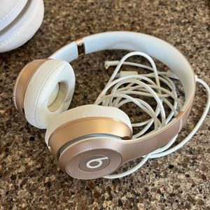 Beats Headphones Solo3 Bluetooth wireless. Rose gold.